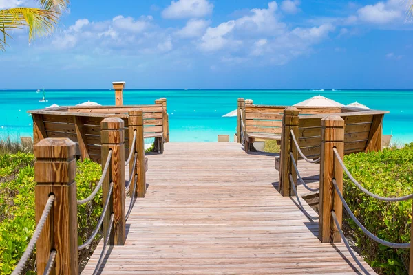 Prachtige tropische landschap op providenciales eiland in het turks- en Caicoseilanden, Caribisch gebied — Stockfoto