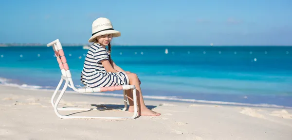 Little cute girl in beach chair relax on caribbean vacation — Stock Photo, Image