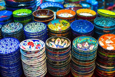 Grand Bazaar 'da geleneksel Türk seramikleri