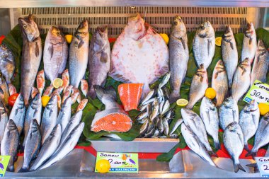 taze deniz balıkları ile Balık pazarı