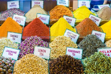 farklı türde çay ve baharat üzerine istanbul'da Mısır Çarşısı