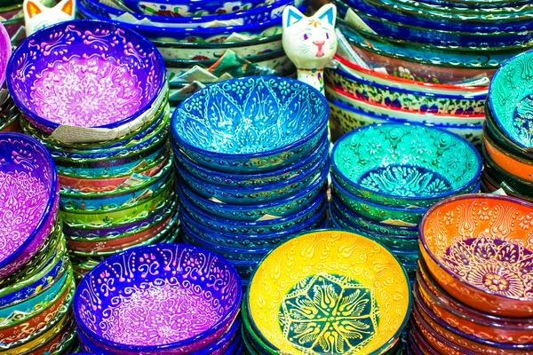 Traditional Turkish ceramics on the Grand Bazaar — Stock Photo, Image