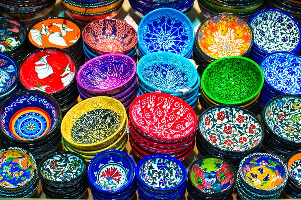 Traditional Turkish ceramics on the Grand Bazaar — Stock Photo, Image
