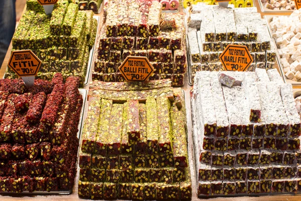 Turkish sweet baklava made of thin pastry, nuts and honey — Stock Photo, Image