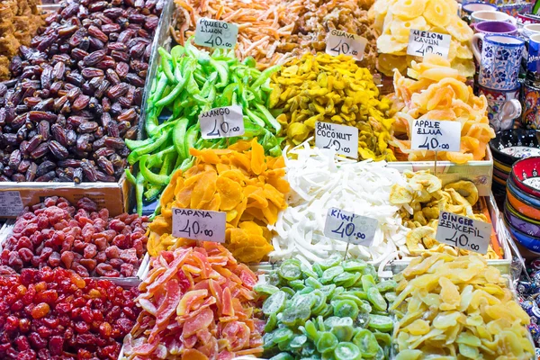 Traditionele Turkse zoetigheden op istanbul markt — Stockfoto