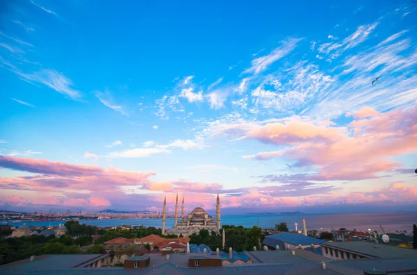 Blaue Moschee bei Sonnenuntergang in Istanbul, Türkei, Sultanahmet-Viertel — Stockfoto
