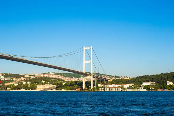 Fatih Sultan Mehmet Puente sobre el Estrecho del Bósforo en Estambul, Turquía . — Foto de Stock