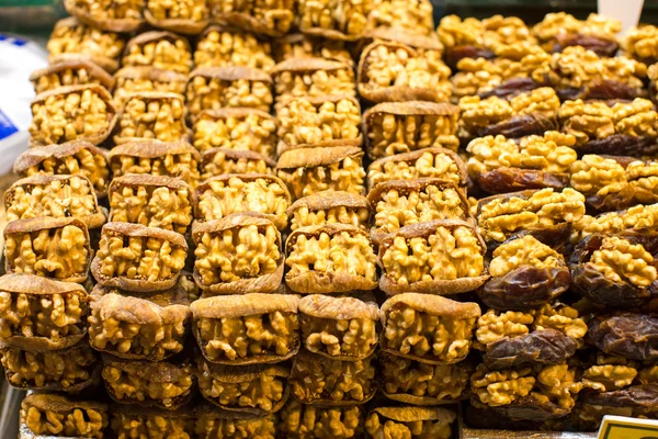Bonbons turcs traditionnels sur le marché — Photo