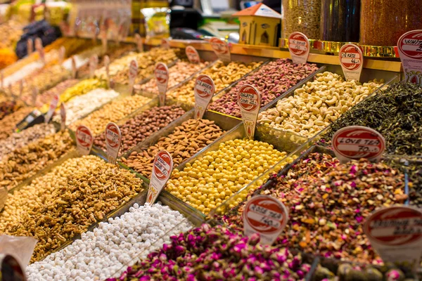 Typical spices and teas on sale in the turkish markets — Stock Photo, Image