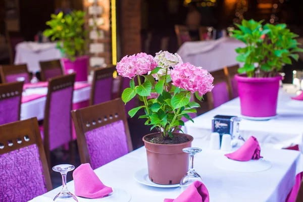 Summer empty open air restaraunt at tourist city of Istanbul — Stock Photo, Image