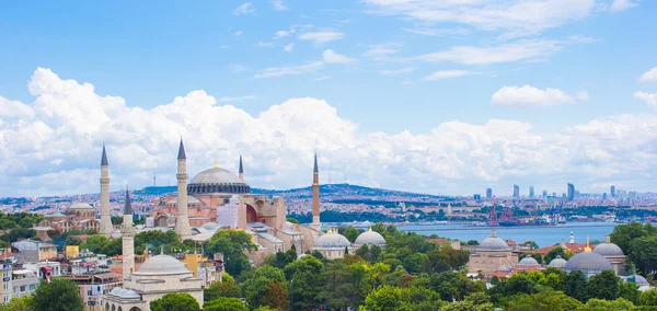 Incrível bela vista de Hagia Sophia do terraço do hotel — Fotografia de Stock
