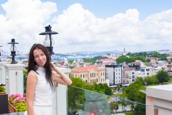 Young beautiful woman on restaurant terrace with stunning view of the city — Stock Photo, Image