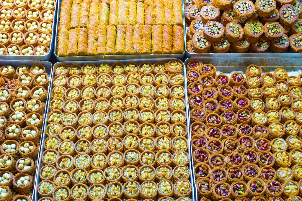 Traditional Turkish sweets on Istanbul market — Stock Photo © d ...