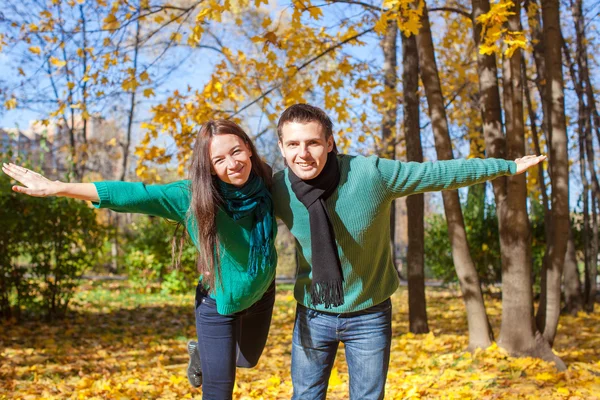 Young couple in autumn park on a sunny fall day — Stock Photo, Image