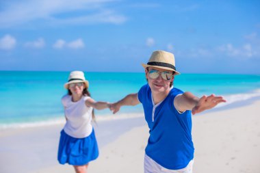mutlu çift eğlenmek caribbean beach tatil