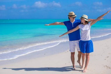 mutlu çift eğlenmek caribbean beach tatil