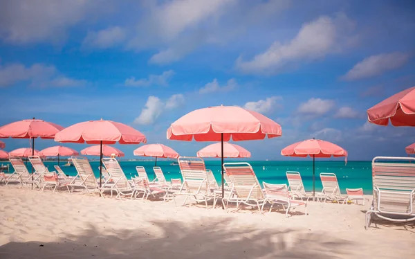 Cute umbrellas and sunbeds at tropical beach — Stock Photo, Image