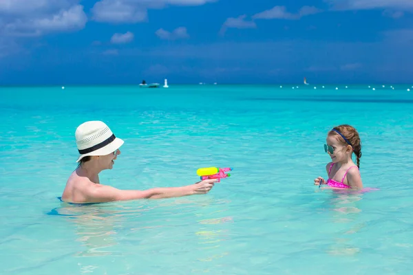 Mother have fun with her daughter — Stock Photo, Image