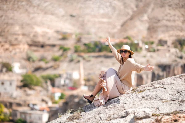 Young woman on the edge of canyon in Cappodocia — Stock Photo, Image