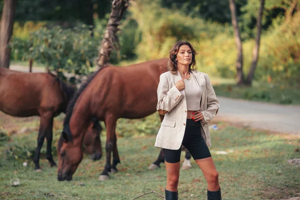 Young woman with wild horse outdoors — Stock Photo, Image