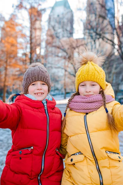 Underbara små flickor i Central Park i New York City — Stockfoto