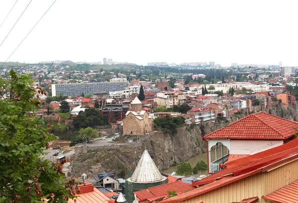 Uitzicht over tbilisi en kabelbaan — Stockfoto