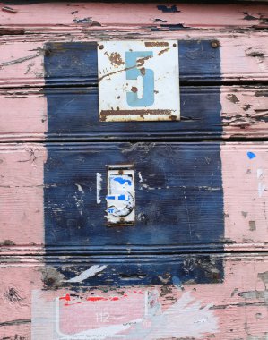 eski boyalı kapı numarası