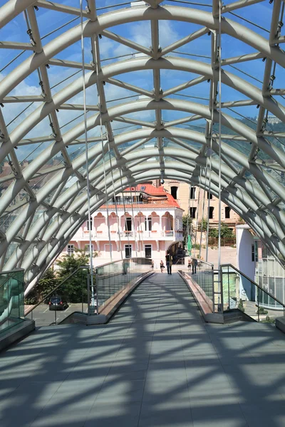 Puente de la Paz en Tiflis, Georgia — Foto de Stock