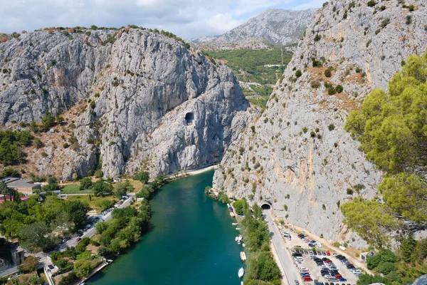 Aerial View Cetina River Omis Croatia Green Waters Tall Rock — Stock Fotó