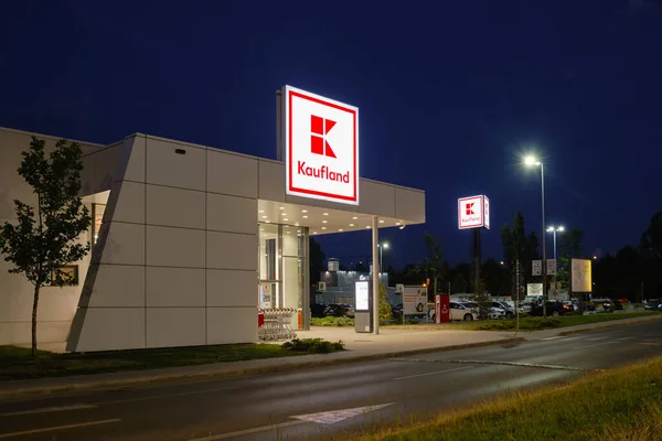 Panneau Logo Supermarché Kaufland Bâtiment Magasin Moderne Nuit Kaufland Est — Photo