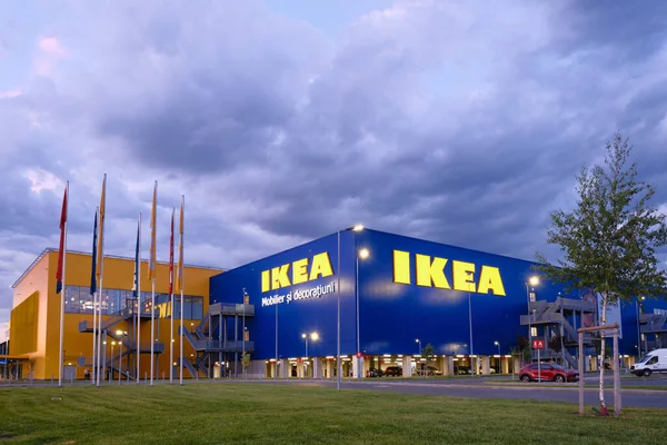 Ikea Logo Und Gebäude Feierabend Mit Dramatischen Wolken Und Kopierraum — Stockfoto