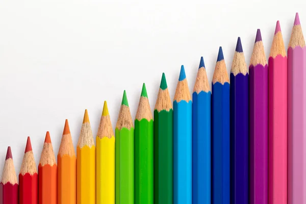 Crayons Couleur Disposés Diagonale Sur Fond Papier Blanc — Photo