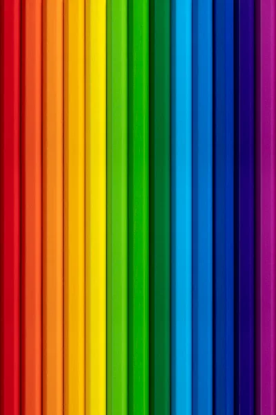 木製の色鉛筆で作られた虹の背景 — ストック写真
