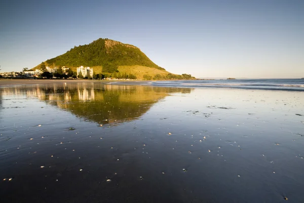 Úvahy o mount maunganui beach, Nový Zéland — Stock fotografie