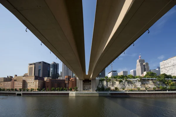 Saint paul panoramę postaci wabasha ulicy wolności bridge, saint paul, minnesota — Zdjęcie stockowe