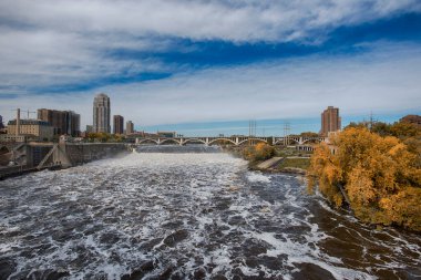 Saint Anthony Falls Kilidi ve Barajı. Minneapolis, Minnesota