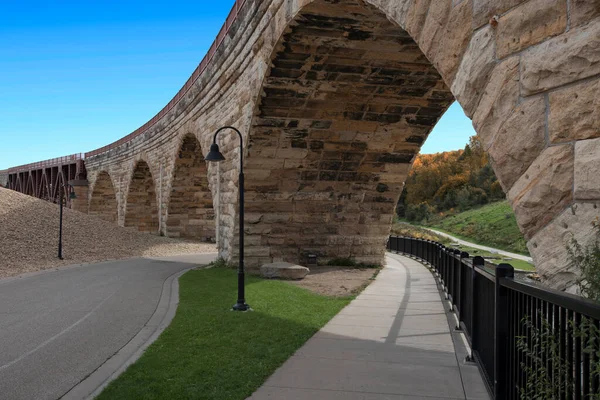 Stone Arch Bridge Bike Path Minneapolis Minnesota — стокове фото