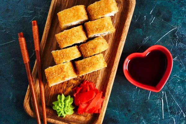 Sushi Unagi Tempura Rola Califórnia Com Salmão Camarão Atum Caviar — Fotografia de Stock