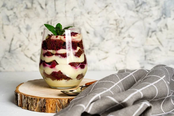 Bardakta krem peynirli cheesecake. Sağlıklı ev yapımı organik tatlı. Yüksek kalite fotoğraf