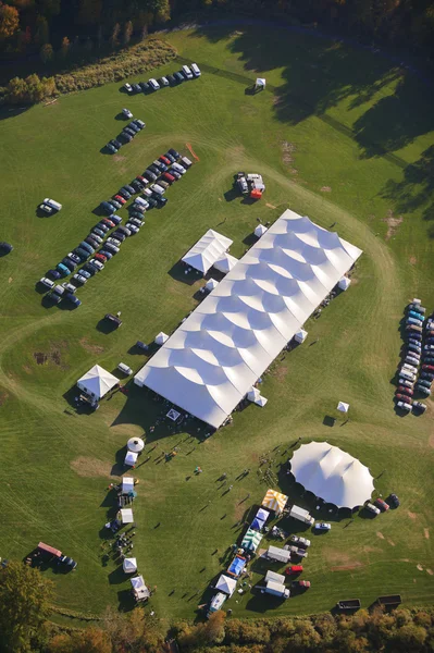 Luchtfoto van gebeurtenis tent in vermont. — Stockfoto