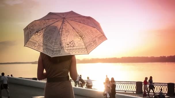 Girl with umbrella — Stock Video