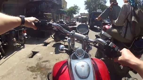 Mit dem Motorrad unterwegs — Stockvideo