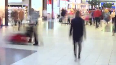 alışveriş alışveriş merkezinde