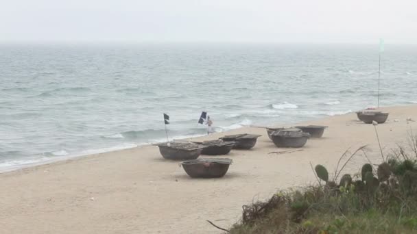 Човни на березі — стокове відео