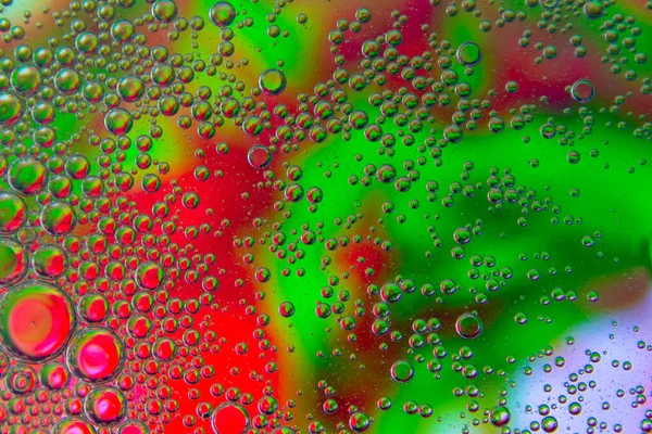 Bolhas Óleo Água Sobre Cor Verde Vermelha Fundo Abstrato — Fotografia de Stock