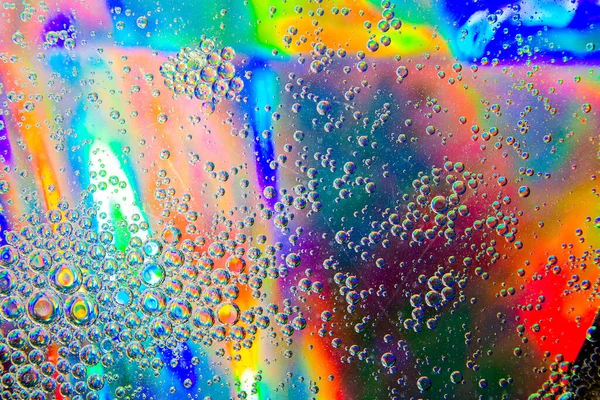 Gelembung Dalam Minyak Dalam Air Pada Pelangi Abstrak Latar Belakang — Stok Foto