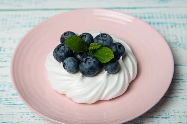 Pavlova Cake Blueberries Mint Pink Platter Home Confectionery Old Retro — Stock Photo, Image