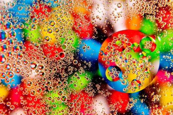 Bubbels Olie Water Een Kleurrijke Snoepjes Abstracte Achtergrond — Stockfoto