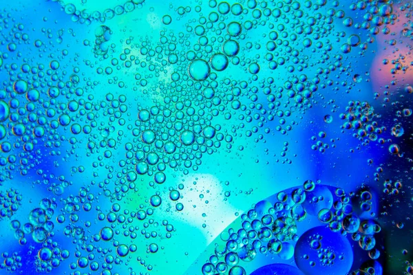 Bolhas Óleo Água Sobre Azul Branco Cor Abstrato Fundo — Fotografia de Stock