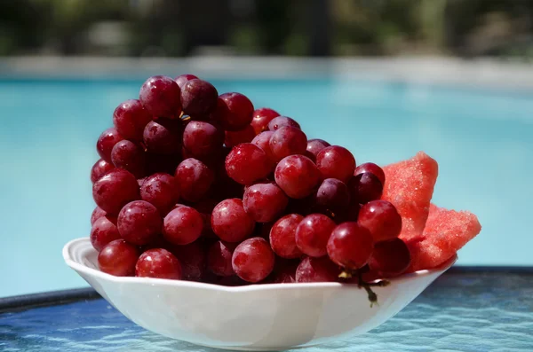 Berrys by the swimmimg pool — Stock Photo, Image